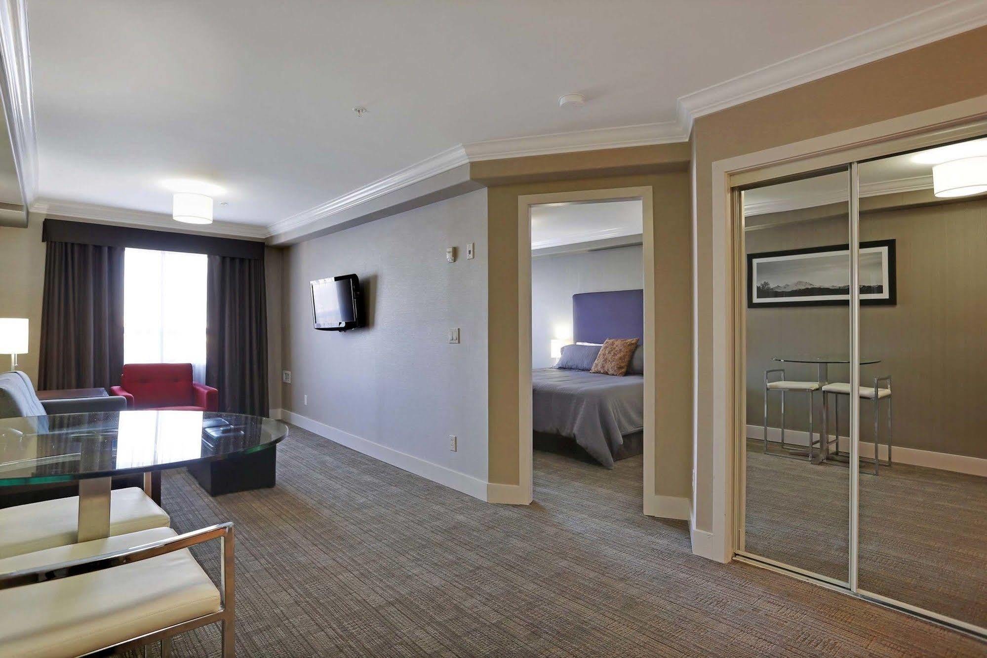 Sandman Hotel And Suites Abbotsford Extérieur photo