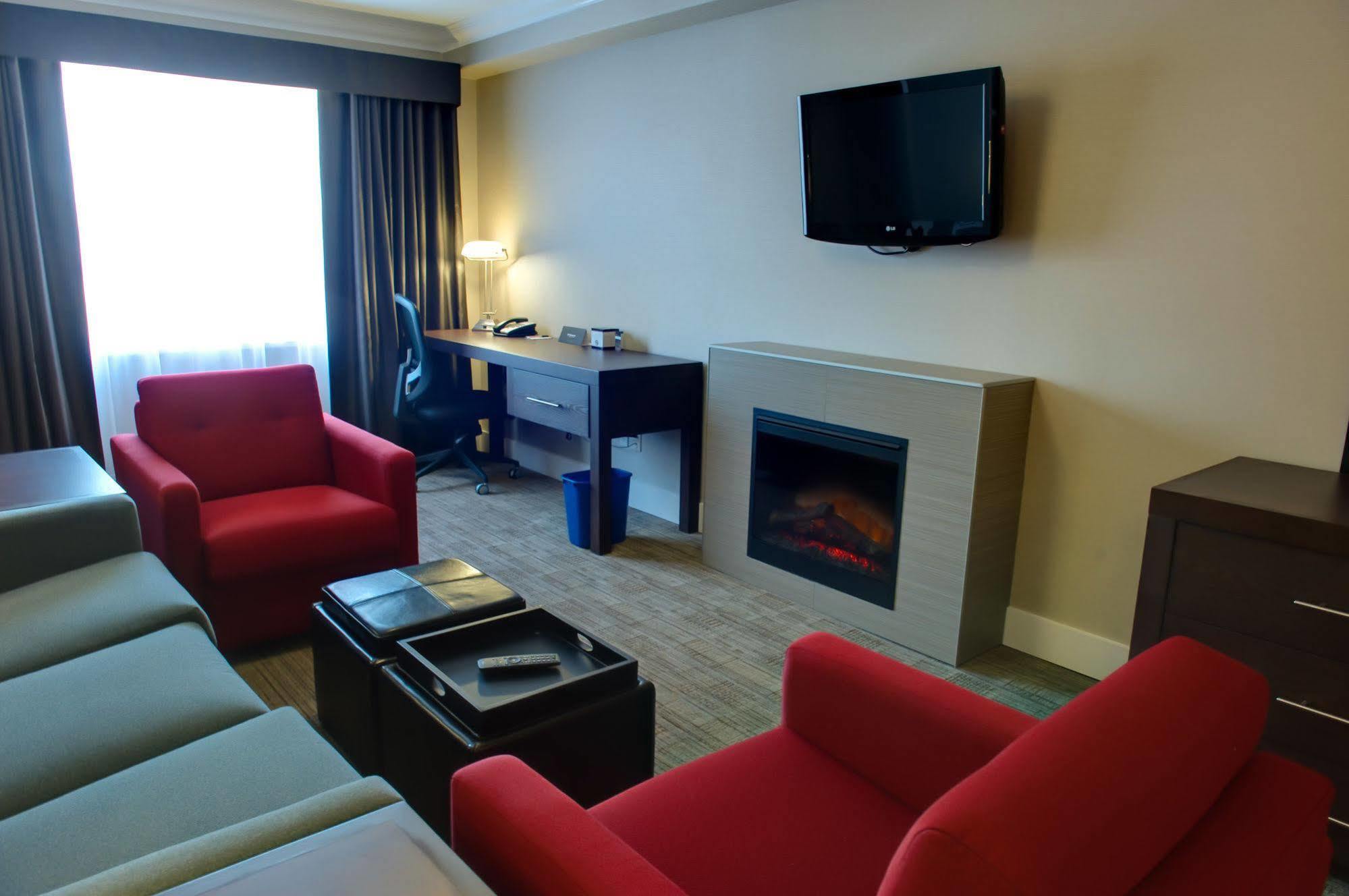 Sandman Hotel And Suites Abbotsford Extérieur photo