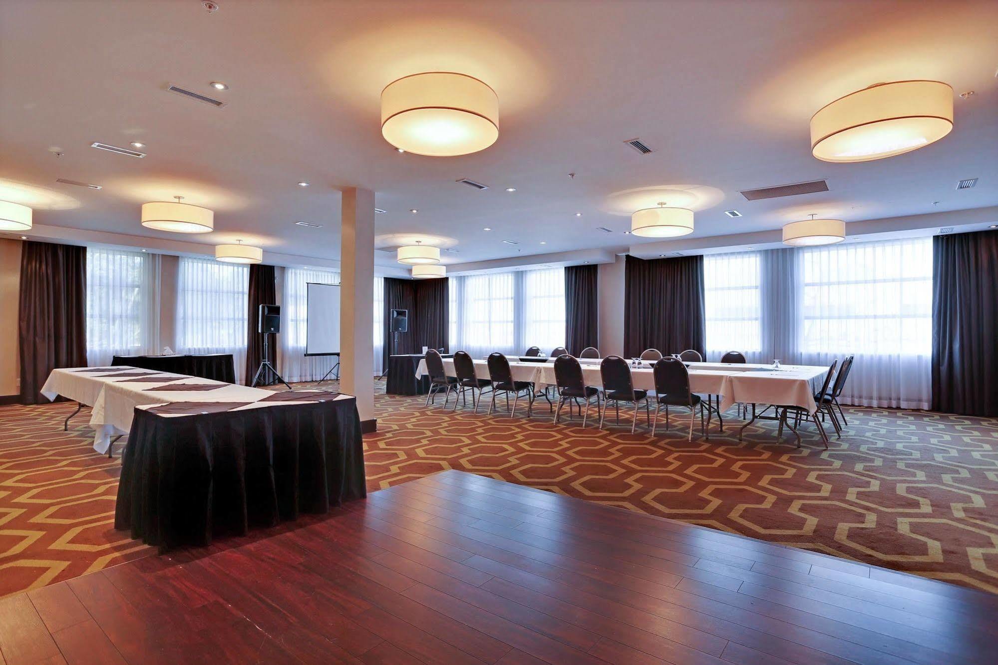 Sandman Hotel And Suites Abbotsford Extérieur photo