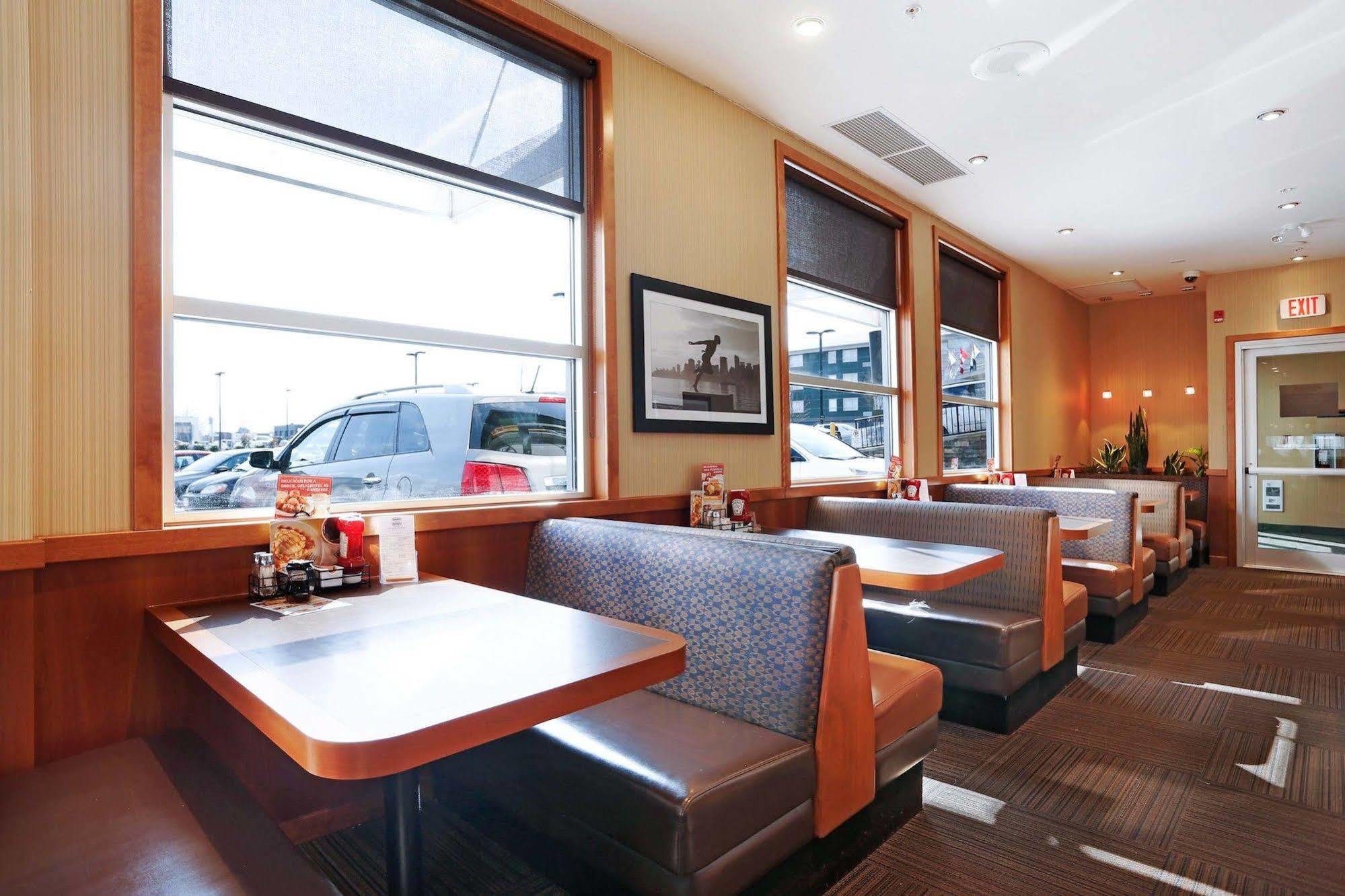 Sandman Hotel And Suites Abbotsford Extérieur photo