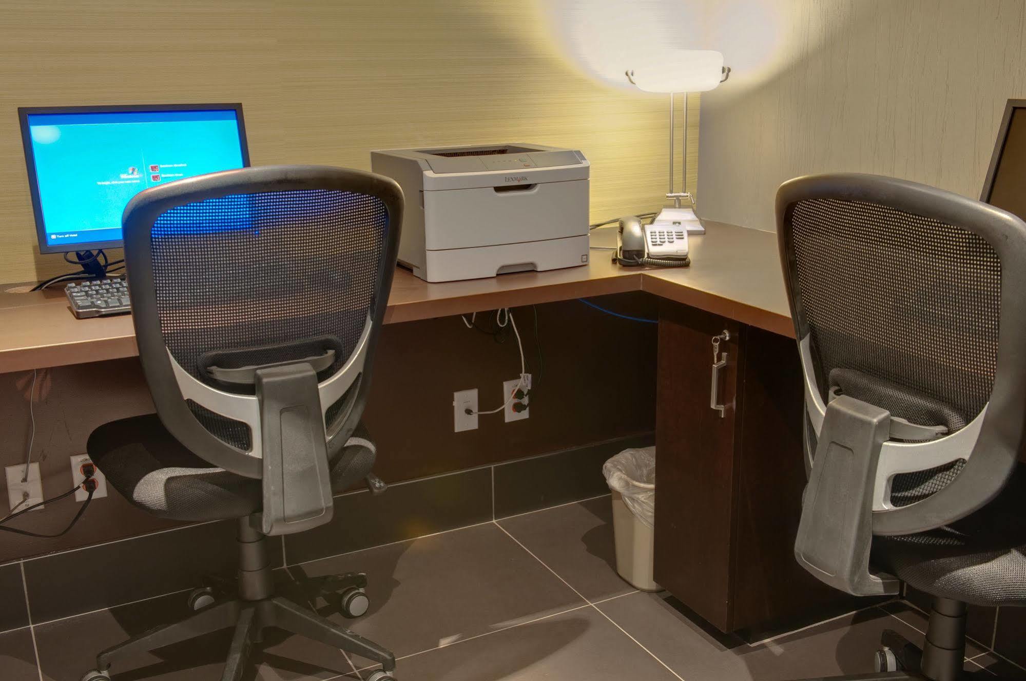 Sandman Hotel And Suites Abbotsford Extérieur photo